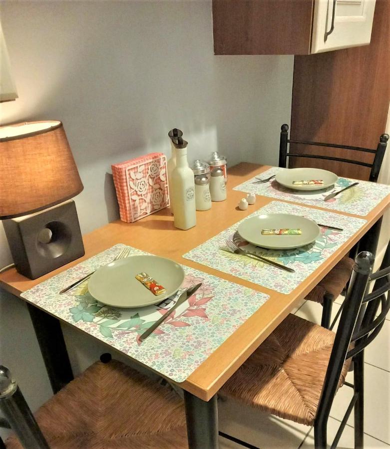 Beautiful Apartment In Koukaki! Atenas Exterior foto